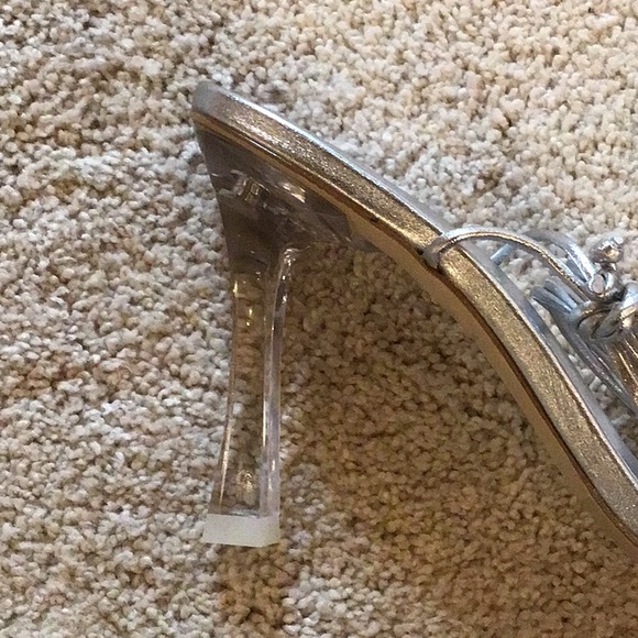 Larroude Gloria Sandal (New with box) - Picture 3 of 6